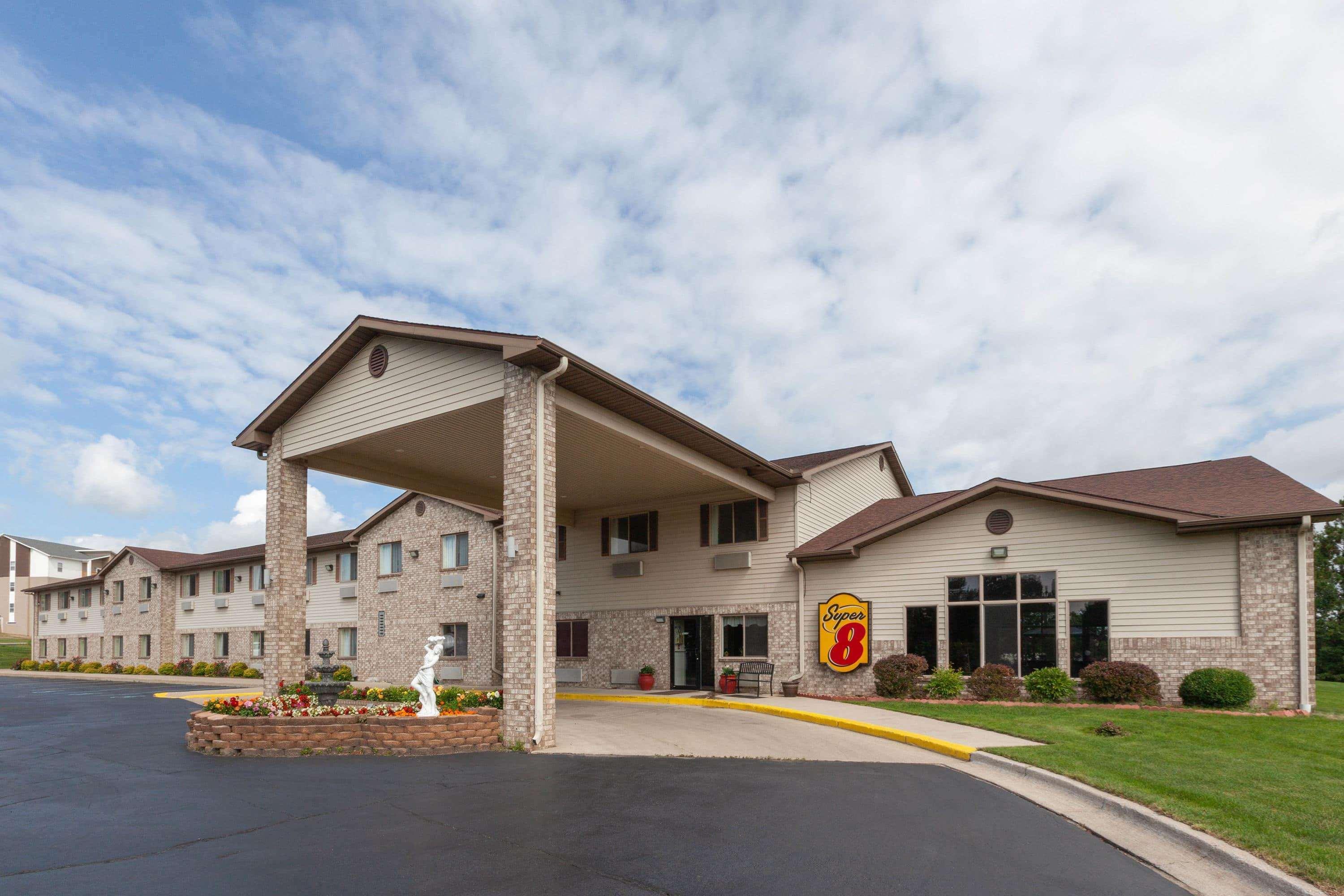 Motel Super 8 By Wyndham Big Rapids Exterior foto