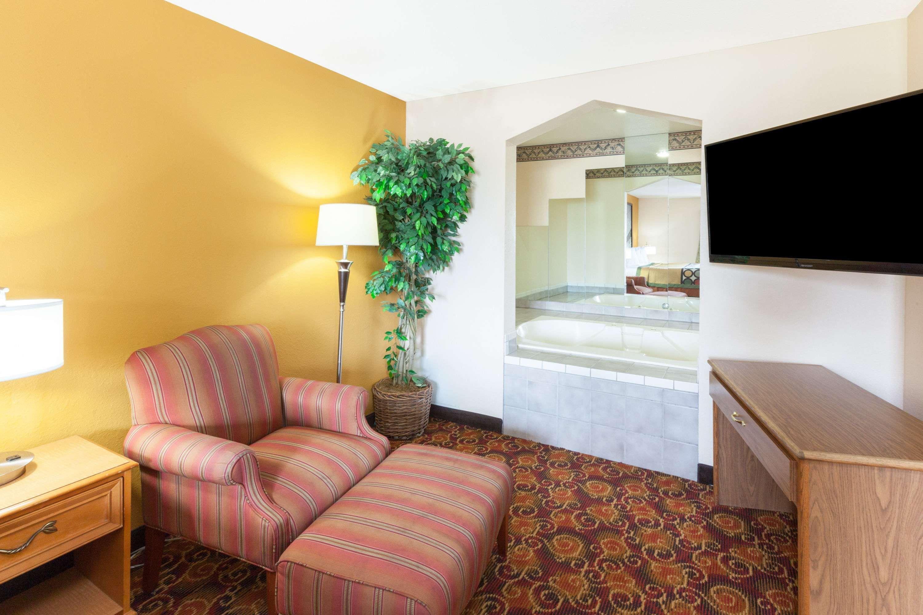 Motel Super 8 By Wyndham Big Rapids Exterior foto
